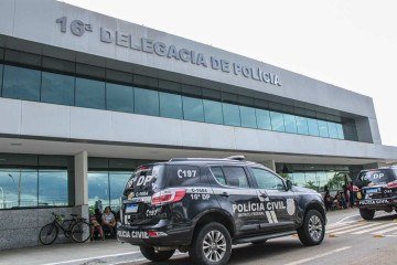 O homem foi conduzido à 16ª Delegacia de Polícia, onde foram tomadas medidas legais cabíveis - (crédito: Kayo Magalhães/CB/D.A Press) O homem foi conduzido à 16ª Delegacia de Polícia, onde foram tomadas medidas legais cabíveis - (crédito: Kayo Magalhães/CB/D.A Press)