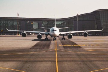 O subitem passagem aérea subiu 9,02% e teve o maior impacto individual no índice, se tornando o grande vilão do mês -  (crédito: Bao Menglong/Unsplash)
