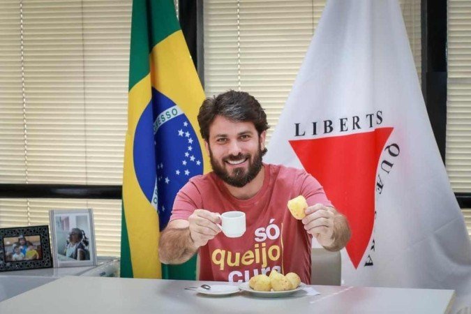 Em meio a agendas polÃticas, o secretário costuma fazer publicações divulgando destinos turÃsticos e comidas tÃpicas do Estado - (crédito: Reprodução/Instagram @marceloaro) Em meio a agendas polÃticas, o secretário costuma fazer publicações divulgando destinos turÃsticos e comidas tÃpicas do Estado - (crédito: Reprodução/Instagram @marceloaro)