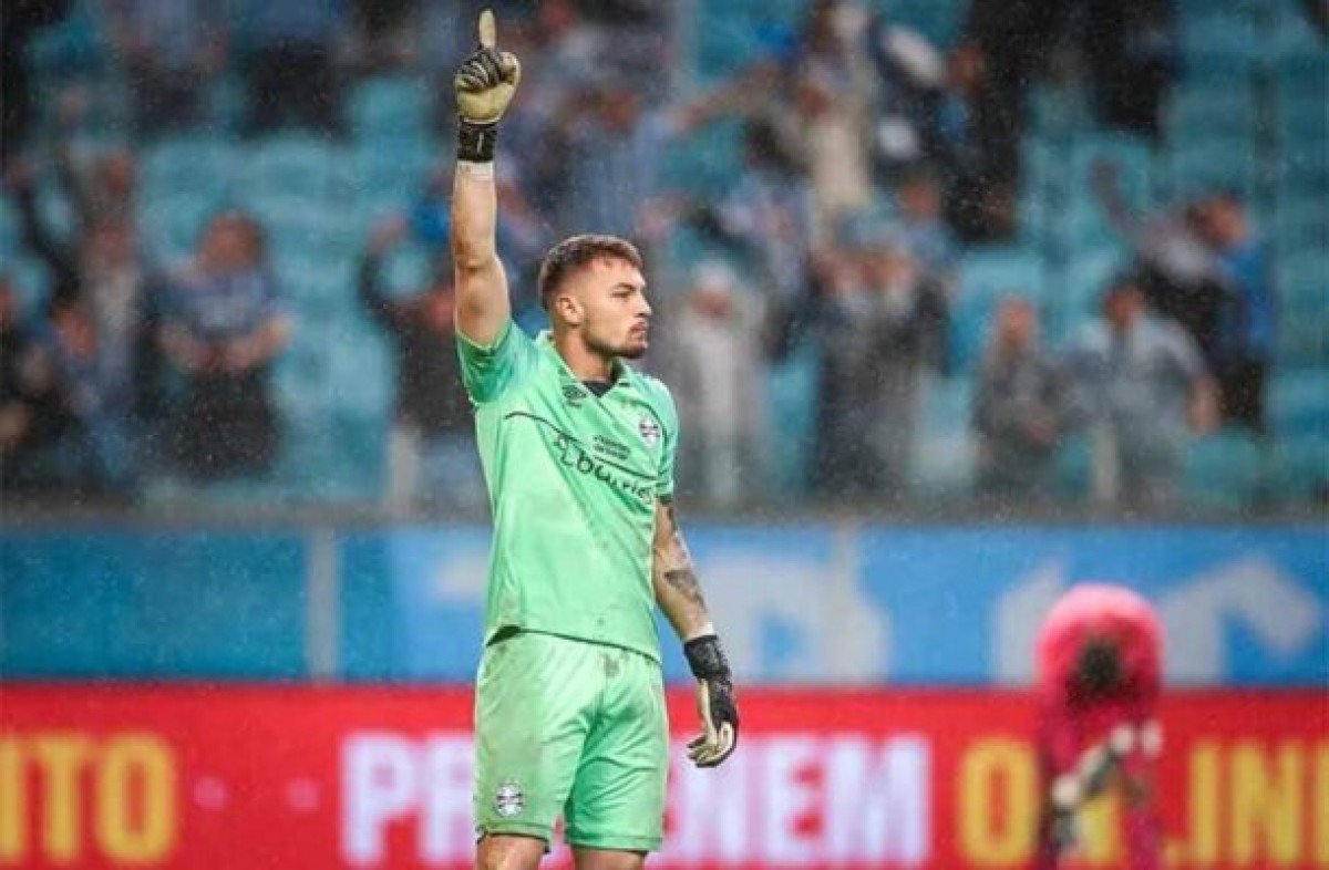 Grêmio renova com goleiro Gabriel Grando