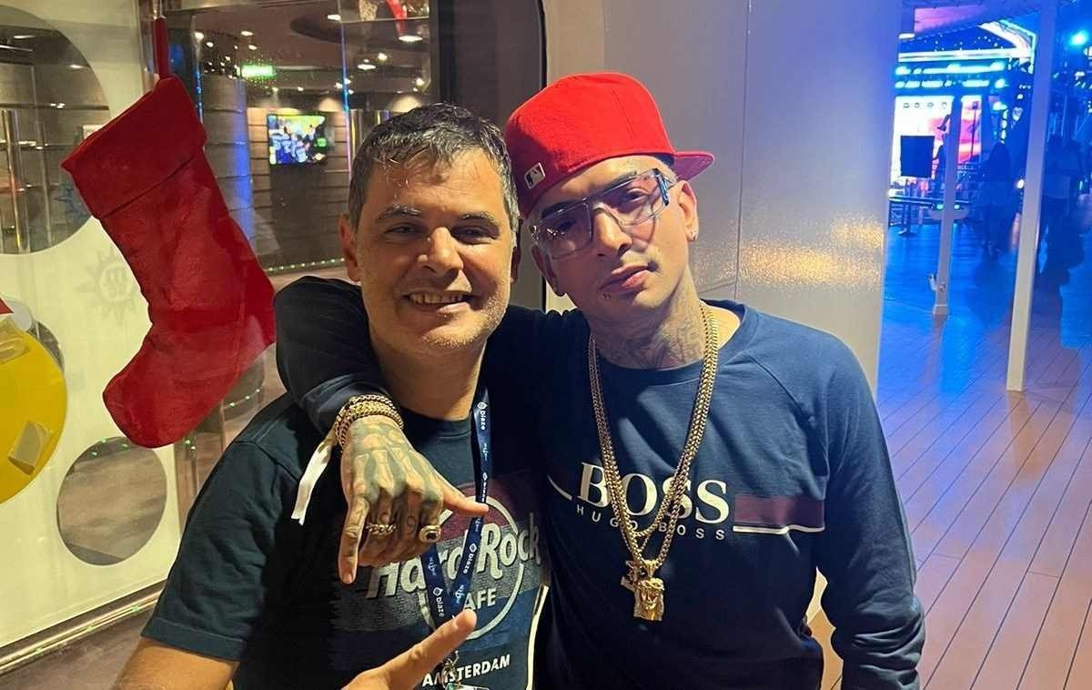 Advogado dos famosos curte Cruzeiro de Neymar na companhia de Mc Guimê