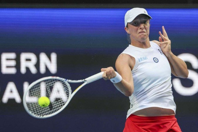 No individual feminino, Beatriz Haddad Maia superou a espanhola Sara Sorribes Tormo -  (crédito: COLIN MURTY / AFP)