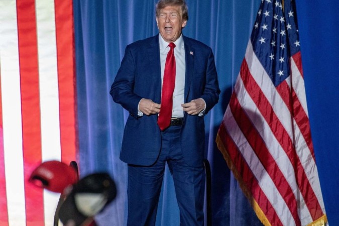  (FILES) Former US President and 2024 Republican presidential hopeful Donald Trump arrives to speak during a campaign rally at the University of New Hampshire's Whittemore Center Arena in Durham, New Hampshire, on December 16, 2023. The US state of Maine on Thursday blocked former president Donald Trump from its Republican presidential primary over his involvement in the January 2021 assault on the US Capitol, the state's top election official ruled.
Maine Secretary of State Shenna Bellows said in a ruling that the events of January 6, 2021 