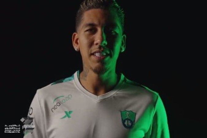 Caso decida voltar ao Brasil, Firmino vai precisar reduzir drasticamente seu salário e o Atlético seria um dos poucos com condições de pagá-lo  -  (crédito: Divulgação/Al Ahli)