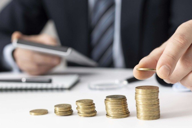 A projeção é que a inflação global diminua de forma constante, de 8,7%, em 2022, para 6,9%, em 2023, e 5,8% em, 2024, devido a uma “política monetária mais restritiva, auxiliada pelos preços internacionais mais baixos das matérias-primas”, segundo o FMI. - (crédito: Freepik) A projeção é que a inflação global diminua de forma constante, de 8,7%, em 2022, para 6,9%, em 2023, e 5,8% em, 2024, devido a uma “política monetária mais restritiva, auxiliada pelos preços internacionais mais baixos das matérias-primas”, segundo o FMI. - (crédito: Freepik)