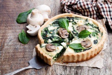 Torta de espinafre com cogumelo e tofu -  (crédito: Elena Zajchikova | Shutterstock)
