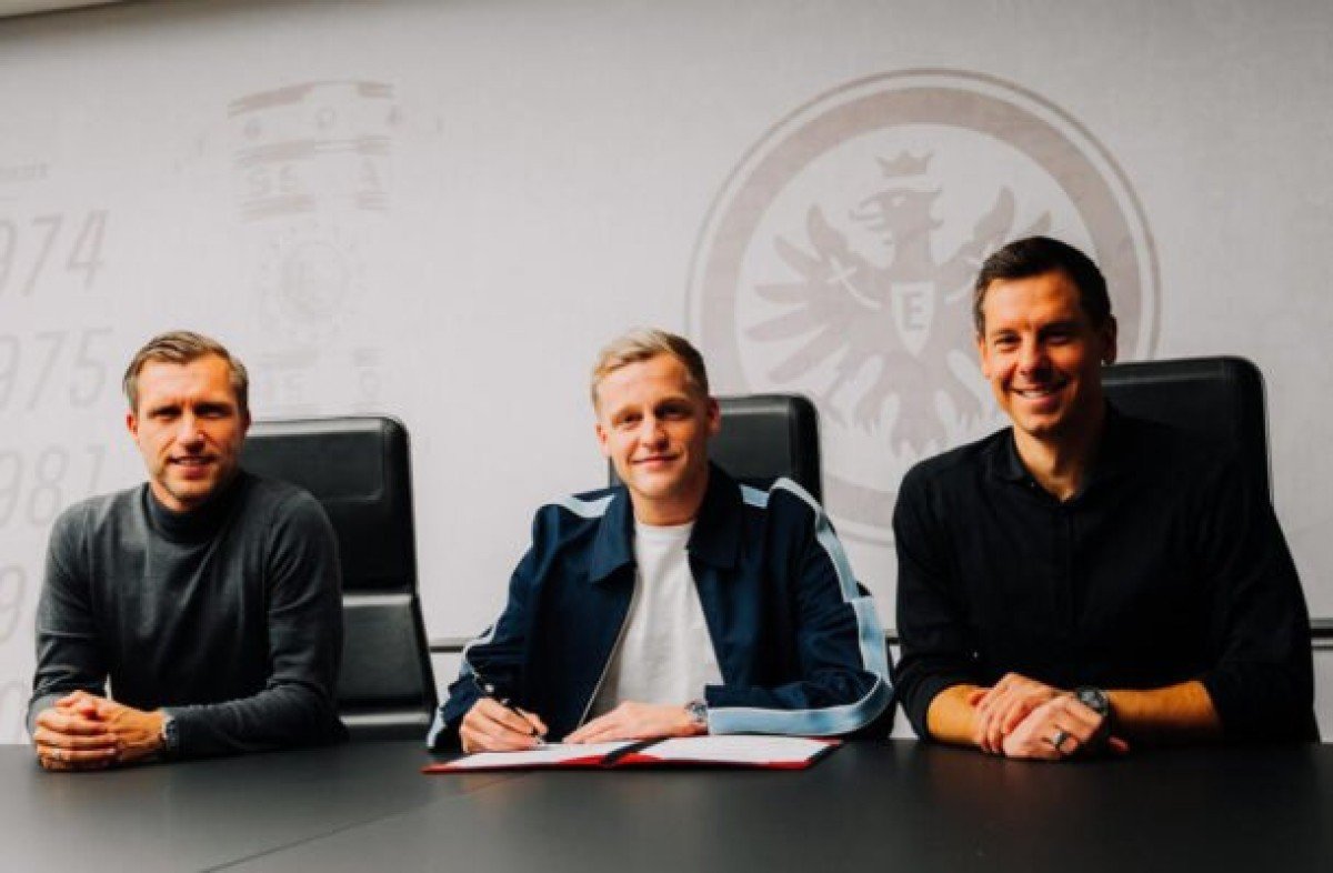Manchester United empresta Van de Beek ao Eintracht Frankfurt