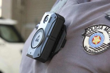 As câmeras corporais, que têm potencial para reduzir a brutalidade policial, são contestadas pelo governador de SP -  (crédito: Rovena Rosa/Agência Brasil)
