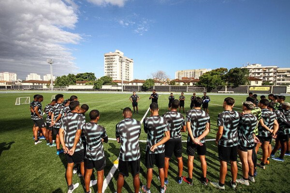 Botafogo x Tiradentes-PI, AO VIVO, com a Voz do Esporte, às 20h45