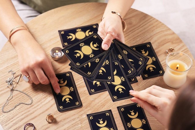 Cartas do tarot revelam o que janeiro de 2024 reserva para cada nativo do zodíaco (Imagem: New Africa | Shutterstock) -  (crédito: EdiCase - Astrologia - Diversão e arte)