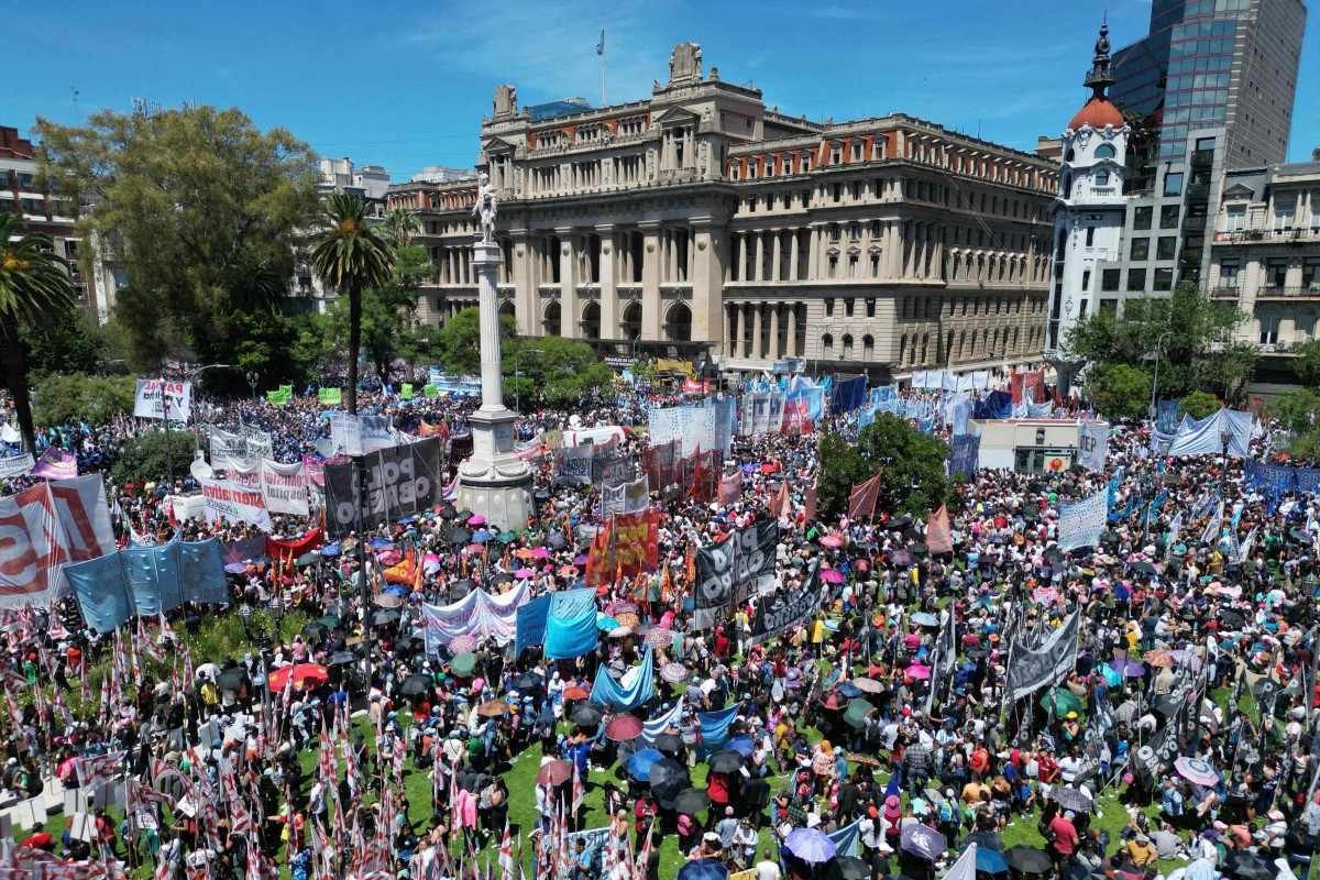 Argentina: Justiça impõe revés a Milei e suspende reforma trabalhista