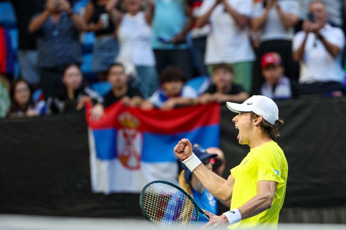 De Minaur festeja triunfo sobre Djokovic: 