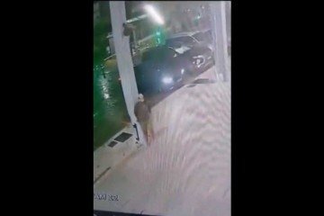 A BMW estacionou na rodoviária de Balneário Camboriú e os quatro jovens morreram no local -  (crédito: Reprodução/Redes sociais)