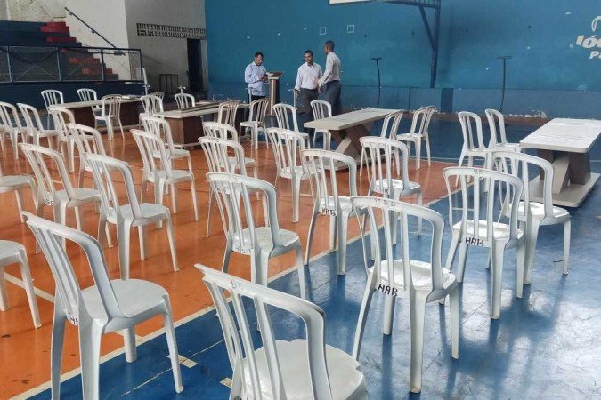  Os corpos dos quatro jovens encontrados mortos dentro de uma BMW, domingo, em Balneário Camboriú (SC), serão velados no Jockey Clube de Paracatu (MG).