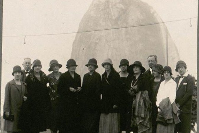 Marie Curie e sua filha, Irène, visitam Pão de Açúcar, no Rio de Janeiro -  (crédito: Acervo João Pedro Braga)