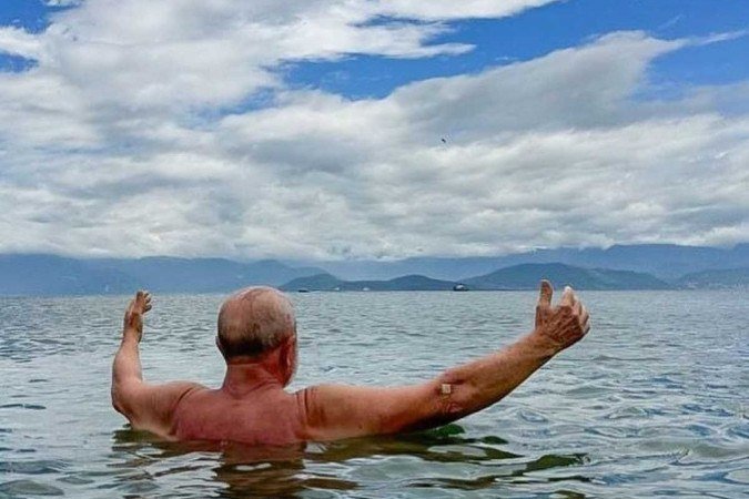 Presidente Lula publica foto durante viagem em Restinga da Marambaia, no Rio de Janeiro -  (crédito: Reprodução/ Instagram/ lulaoficial/ janjalula)