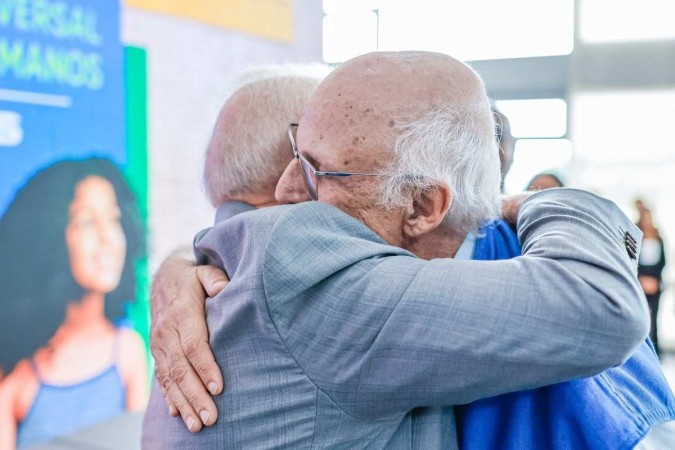 Em recente evento no Planalto, padre Julio foi homenageado por Lula. Ontem, lembrou que o religioso se dedica 