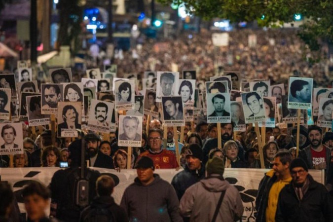 Parentes dos desaparecidos têm exigido que os militares forneçam informações sobre o que aconteceu com eles -  (crédito: Getty Images)