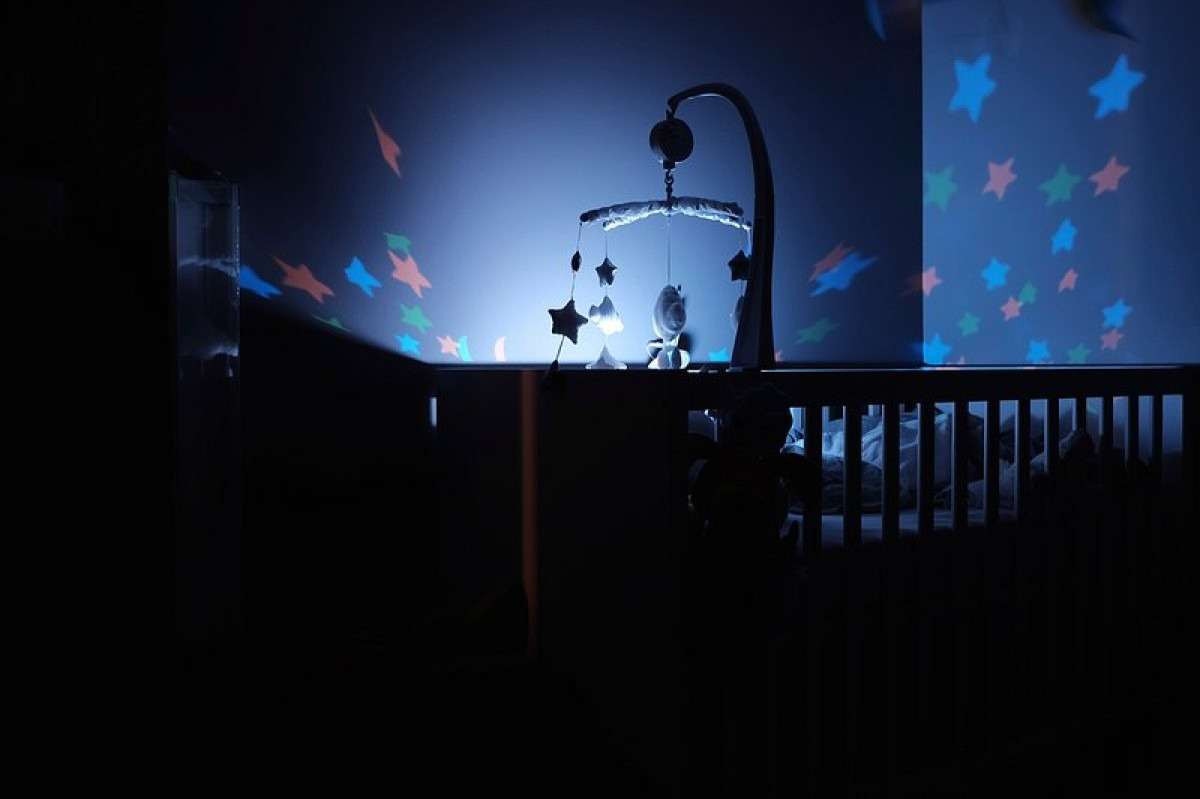 Mortes de bebês durante sono podem ter relação com convulsões 