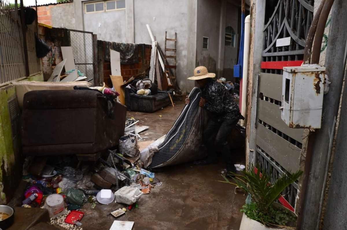 Vila Cauhy lida com prejuízos causados pelas fortes chuvas no DF