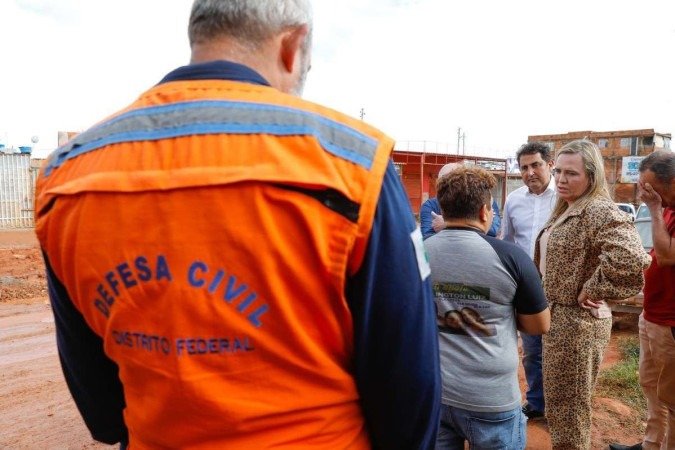 A governadora em exercício Celina Leão visitou a região do Sol Nascente para avaliar a situação