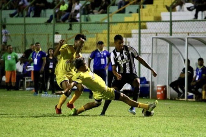 Botafogo x Tiradentes -  (crédito: Foto: Henrique Lima/ BFR)