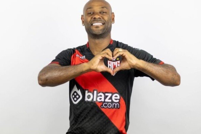 Vagner Love já está treinando com os novos companheiros no Atlético-GO -  (crédito: Foto: Ingryd Oliveira / ACG)