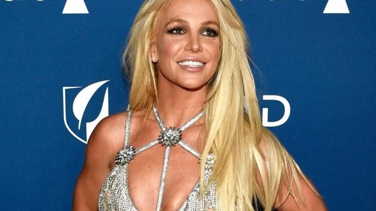 Britney Spears revela ficada com Ben Affleck: 'Olha eu sendo fofoqueira'