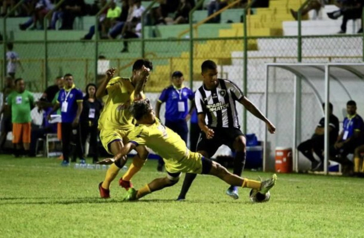 Botafogo x Rio Claro-SP, AO VIVO, com a Voz do Esporte, às 20h45