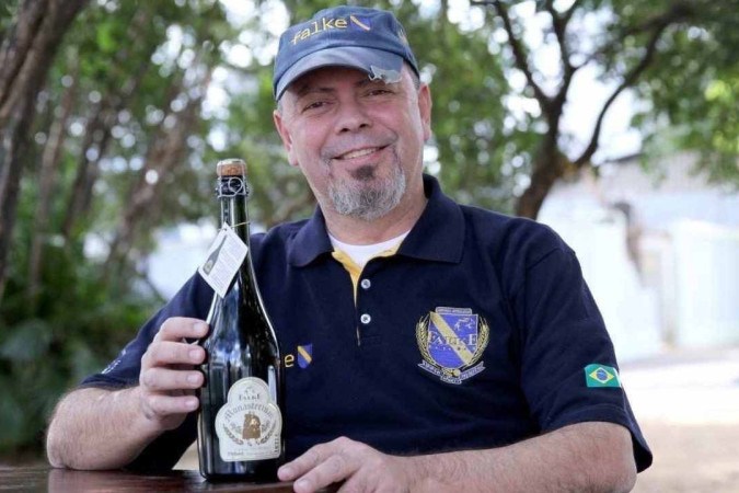 Um dos pioneiros da cerveja artesanal, Marco Falcone tornou-se referência na produção da bebida -  (crédito: Beto Novaes/EM/D.A Press)