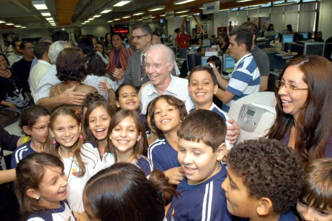 A visita de Zagallo à redação do Correio em 24 de junho de 2008 animou os estudantes da Escola Nossa Senhora Perpétuo Socorro -  (crédito: Adauto Cruz/CB/D.A Press)