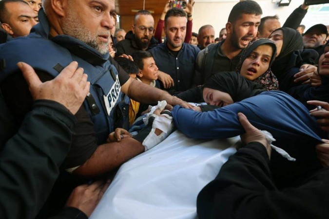 Jornalista da Al Jazeera é morto por Exército israelense. Seu pai, Wael Al-Dahdouh, editor da emissora, já perdeu outros dois filhos na guerra -  (crédito:  AFP)