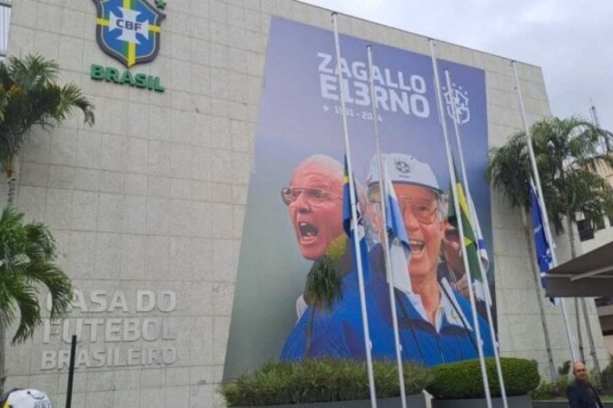 Banner gigantesco enaltece a eternidade do mito Zagallo  -  (crédito:  Monica)