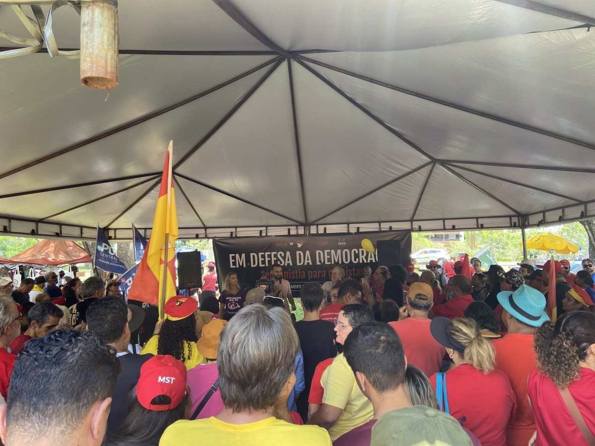 8 de janeiro: manifestantes se reúnem no Eixão Norte em ato pela democracia