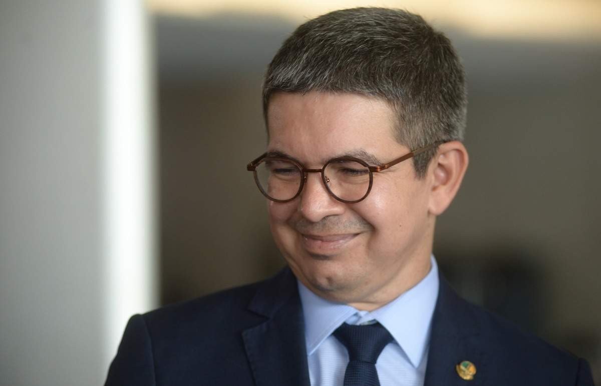 Líder diz que acordo por vetos está 'maduro' e nega crise com Alcolumbre