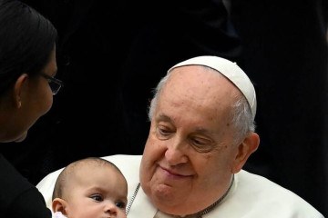 Igreja Católica: Papa Francisco cobra o fim da barriga de aluguel