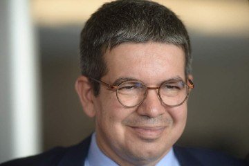 A proposta de Randolfe alcança livros, revistas e demais materiais do setor editorial que utilizam esse tipo de invólucro - (crédito: Ed Alves/CB/D.A Press) A proposta de Randolfe alcança livros, revistas e demais materiais do setor editorial que utilizam esse tipo de invólucro - (crédito: Ed Alves/CB/D.A Press)