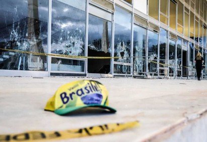 Três anos atrás, o 8 de Janeiro uniu os Poderes em reação ao golpismo. Neste ano, a data tem como pano de fundo até a redução de penas aos depredadores -  (crédito: Fellipe Sampaio/SCO/STF) -Três anos atrás, o 8 de Janeiro uniu os Poderes em reação ao golpismo. Neste ano, a data tem como pano de fundo até a redução de penas aos depredadores -  (crédito: Fellipe Sampaio/SCO/STF)