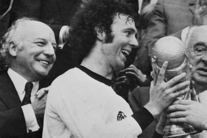 Segundo a família, Beckenbauer faleceu enquanto dormia -  (crédito:  AFP)