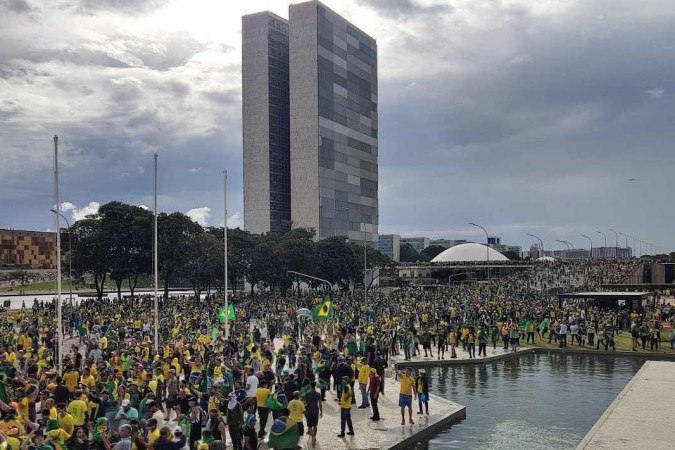 08/01/2023 Credito: Ed Alves/CB/DA.Press. Politica.Manifestação no Congresso Nacional - STF - Palacio do Planalto - 8 de Janeiro.  -  (crédito:  Ed Alves/CB/DA.Press)