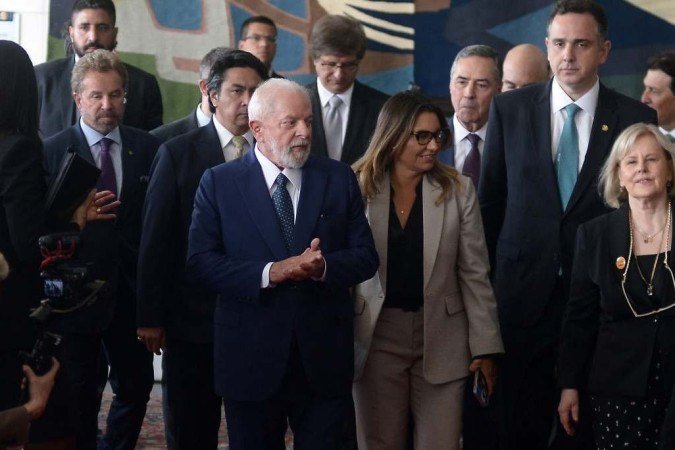  O Congresso Nacional sediou uma cerimônia para marcar um ano da invasão dos prédios dos Três Poderes da República, em Brasília. O evento nomeado 