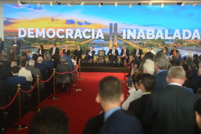 O presidente Lula foi a única autoridade no evento a fazer referência a Bolsonaro, chamado por ele de golpista
 -  (crédito: Ed Alves/CB/D.A Press)