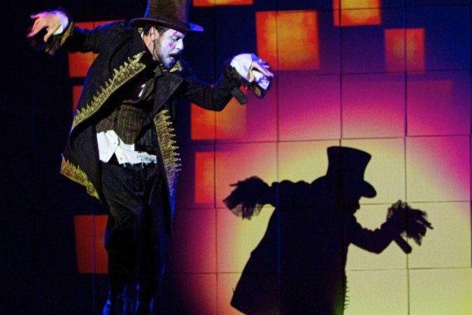 Fica Comigo - Espetáculo do Ateliê do Gesto, em cartaz 12, 13 e 14 de janeiro no Teatro da Caixa ( SBS Lotes 3/4, Q. 4). Ingressos: R$ 30 e R$ 15 (meia)