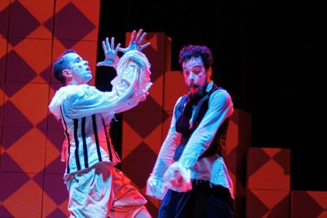 Fica Comigo - Espetáculo do Ateliê do Gesto, em cartaz 12, 13 e 14 de janeiro no Teatro da Caixa ( SBS Lotes 3/4, Q. 4). Ingressos: R$ 30 e R$ 15 (meia)