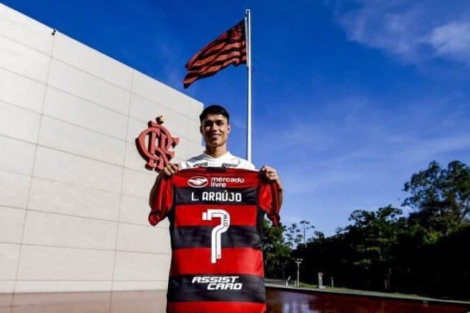Luiz Araújo ganhou espaço com a chegada de Tite e ficará com a camisa 7  -  (crédito:  - Foto: Gilvan de Souza / CRF)