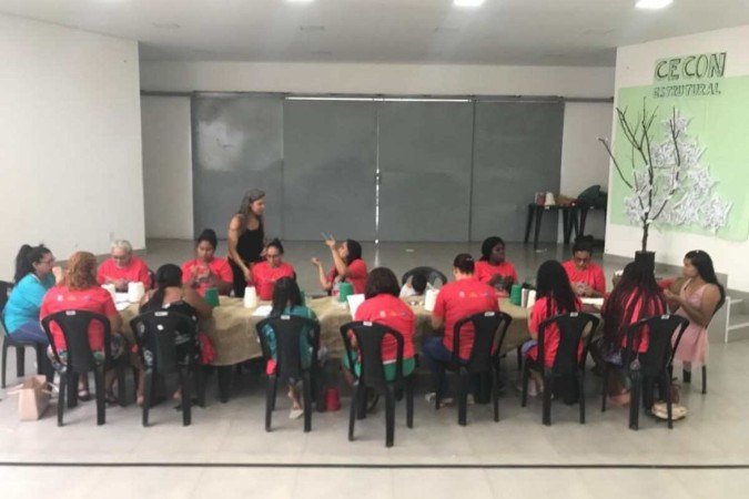 Vigília Cultural promove o empoderamento comunitário por meio das oficinas de crochê na Cidade Estrutural - (crédito: Divulgação ) Vigília Cultural promove o empoderamento comunitário por meio das oficinas de crochê na Cidade Estrutural - (crédito: Divulgação )