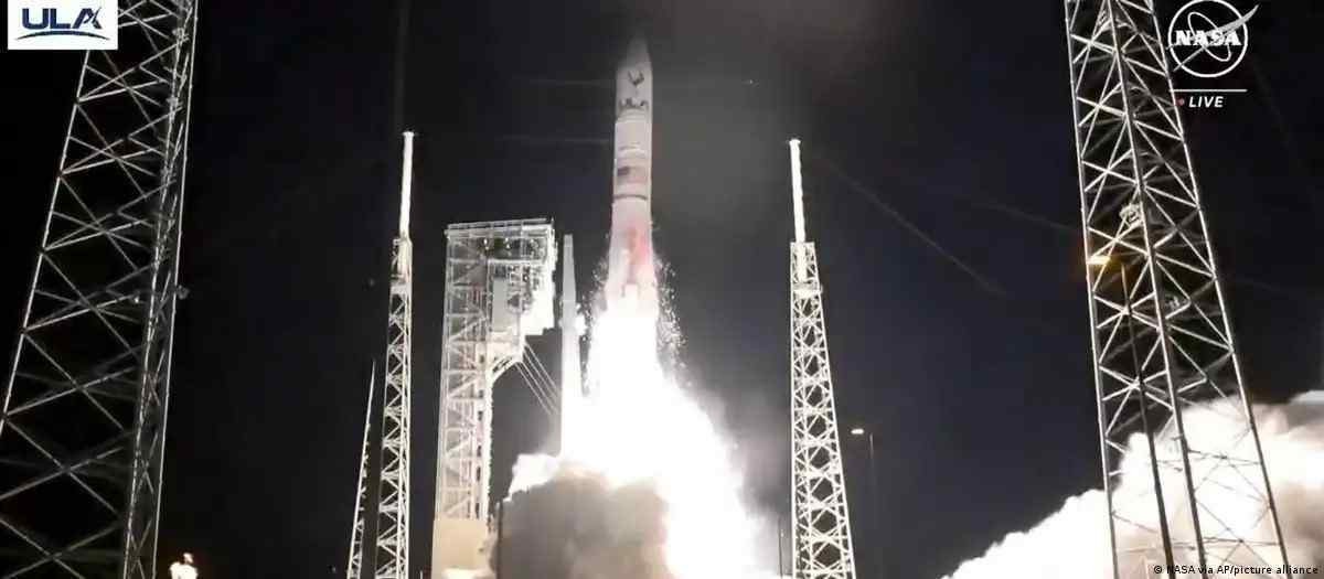 EUA lançam foguete com sonda que pode pousar na Lua após mais de meio século 