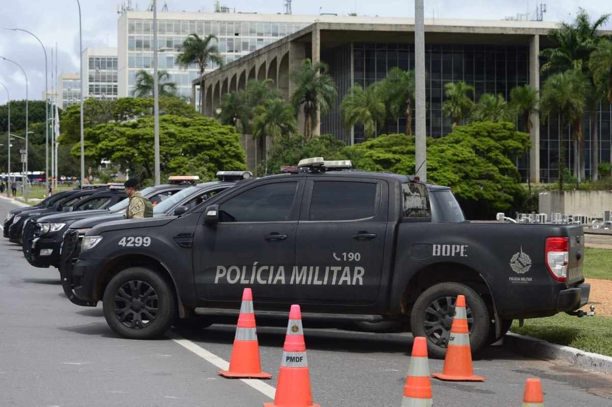 Policiais militares garantem segurança perto do Congresso Nacional neste 8 de janeiro