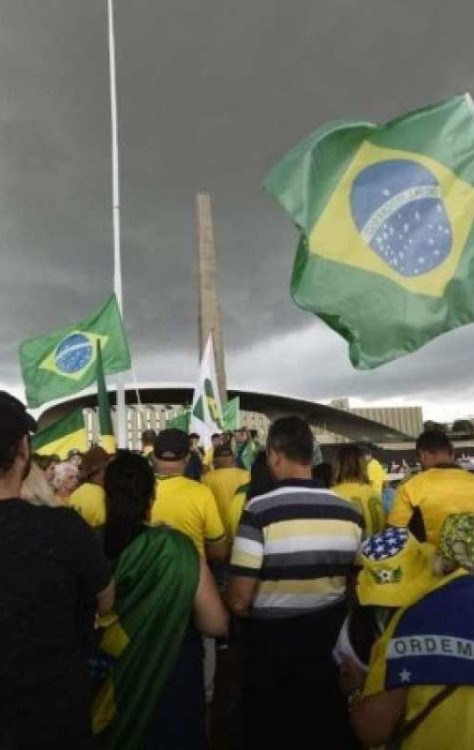 Manifestação de bolsonaristas em frente ao QG do Exército Brasileiro -  (crédito: Minervino Júnior/CB/D.A.Press)