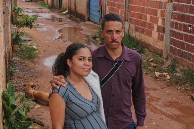 Flávio Sousa Nascimento, ao lado da esposa Ana Lúcia, conta a angústia, até o diagnóstico, para conseguir atendimento  -  (crédito: Fotos: Kayo Magalhães/CB/D.A Press)